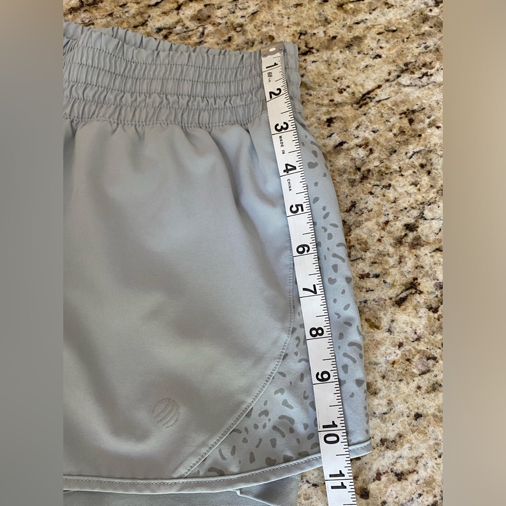 EUC MPG athletic short size xs in grey - Picture 2 of 9
